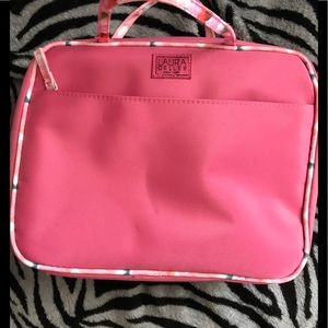 Laura Gellar makeup bag and 2 dual ended brushes.