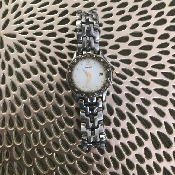 Seiko 5 Automatic Silver Dial Stainless Steel Gents Watch  Authentic Silver Seiko watch