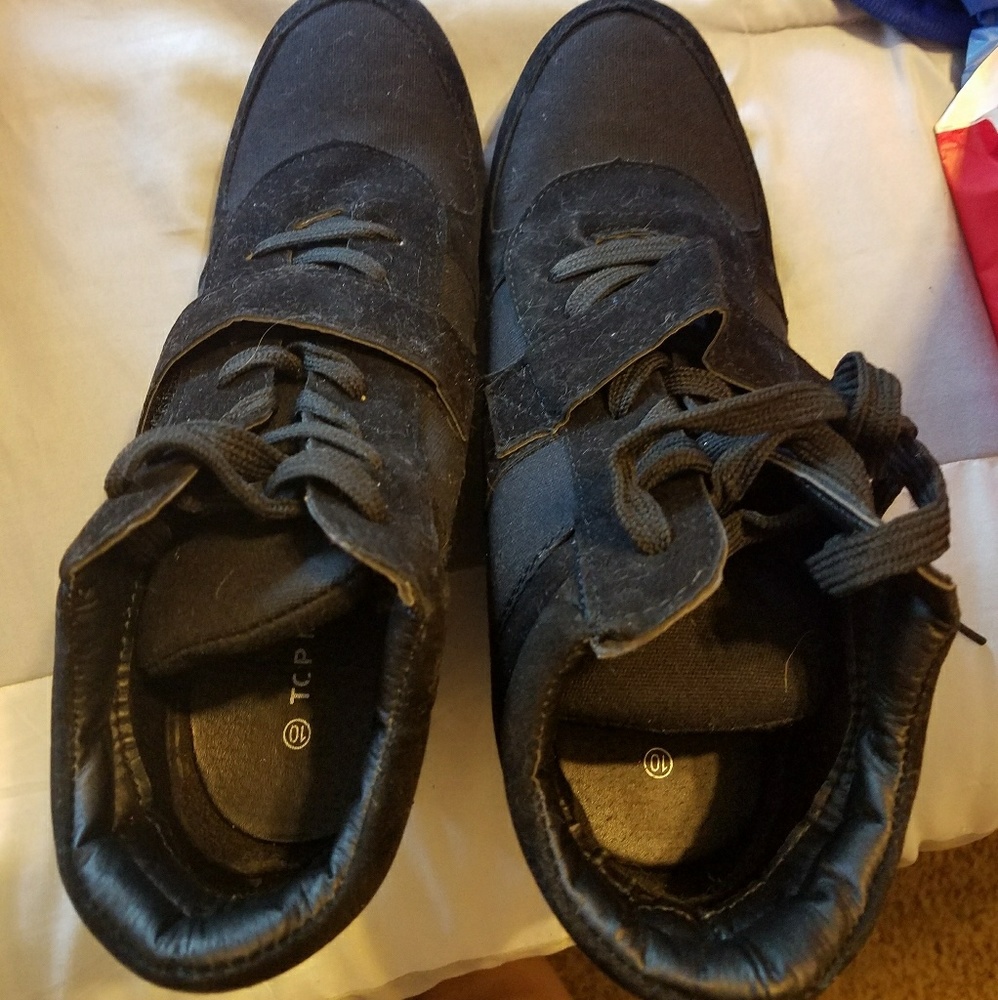 Black wedged sneakers