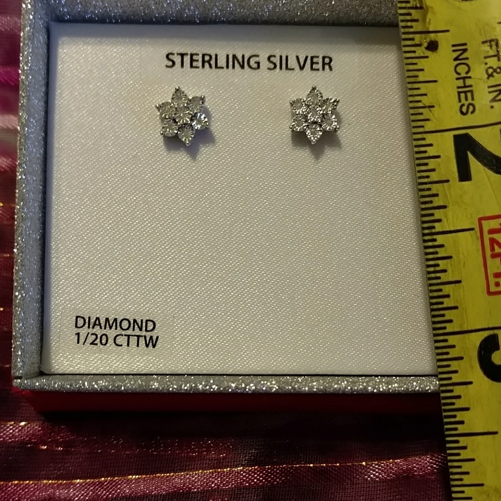 Sterling Silver Earrings 1/20 Diamond CTTW  NWT