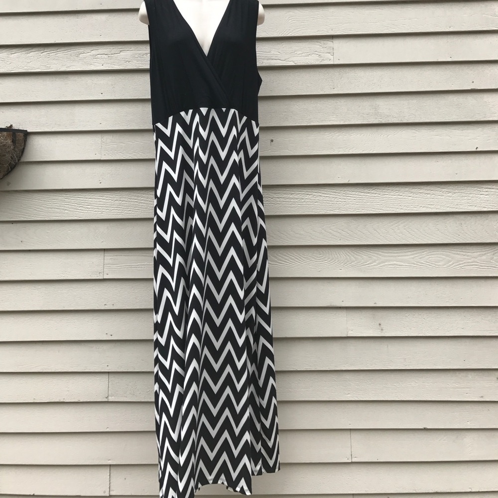 Black & white maxi dress