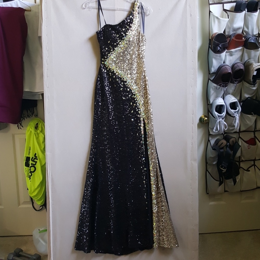 Black and gold evening gown (vienna)