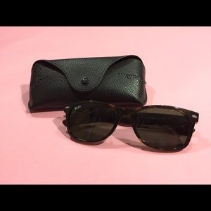 Ray Ban New Wayfarer Tortoise 2132 Pre-Owned