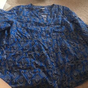 3/4 sleeve paisley print shirt.