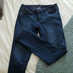 Like new white house black market skinny jeans