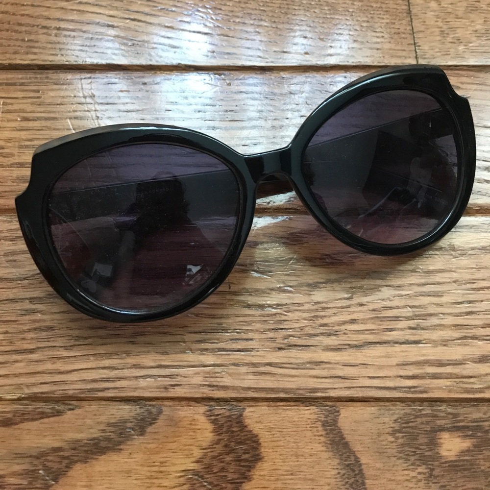 oversized, round sunnies