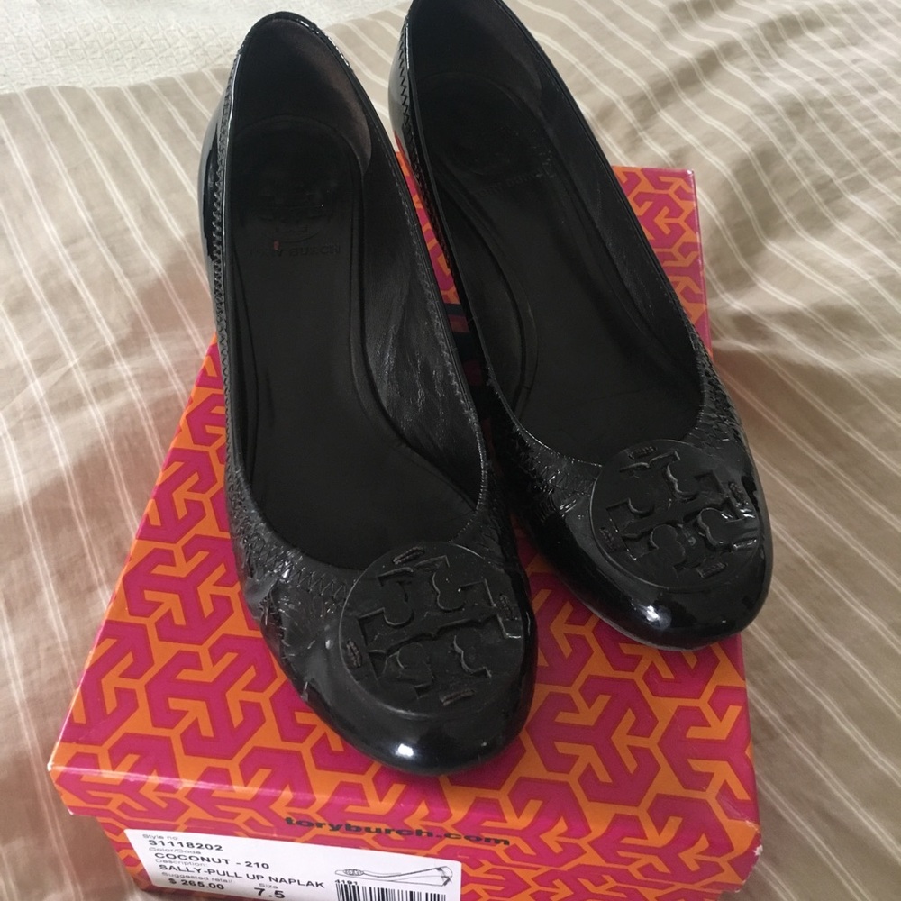 Tory Burch Sally black patent heels 7.5