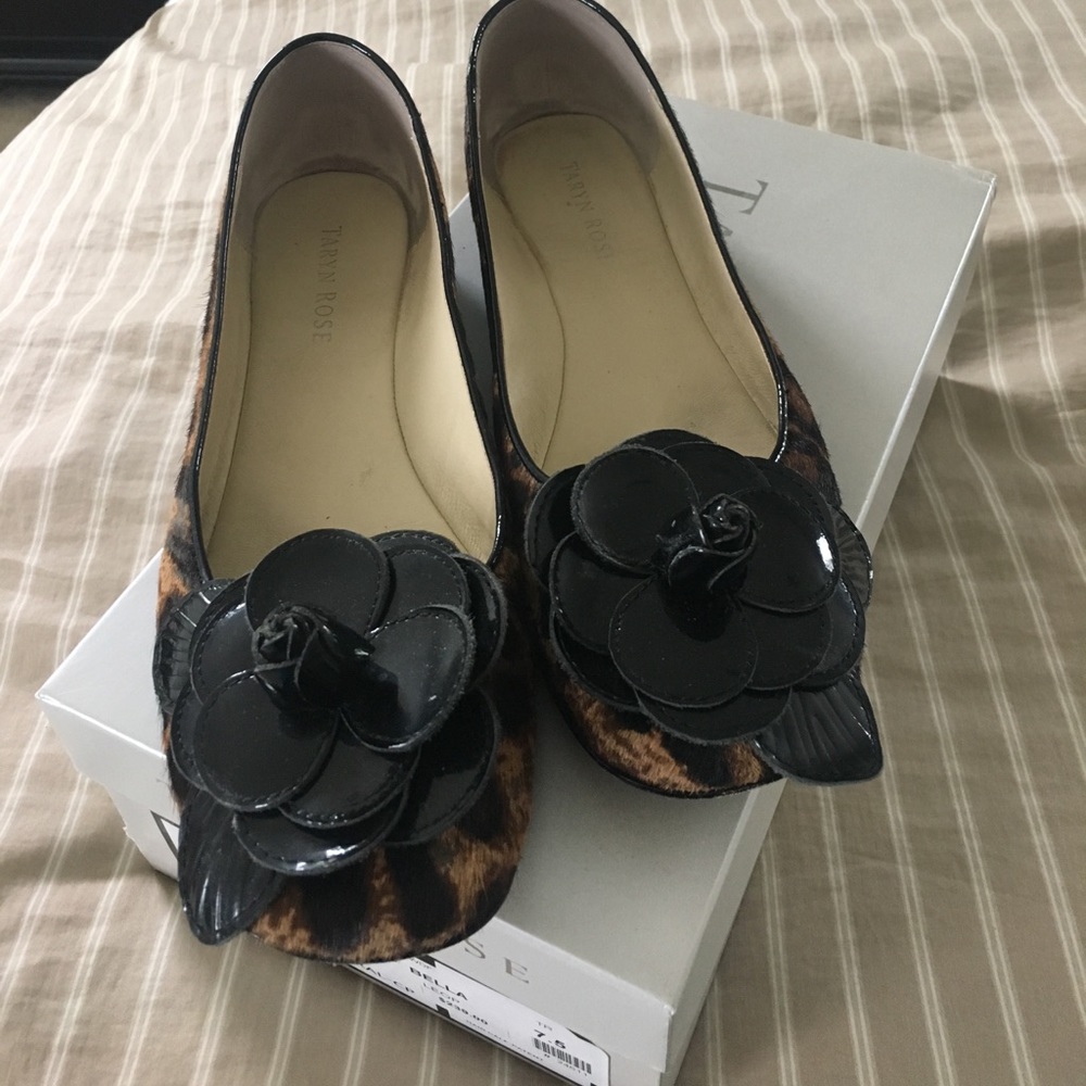 Animal print Taryn Rose flats 7.5