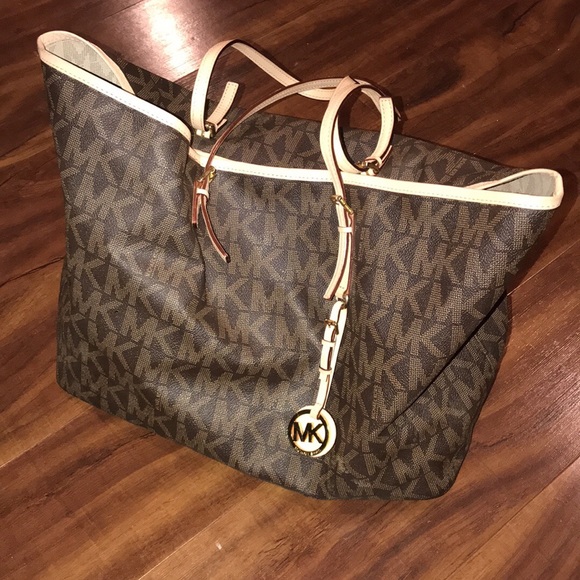 Michael Kors Handbags - Michael Kors Handbag Large
