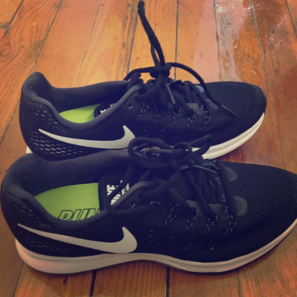 Nike Zoom Pegasus 33 sneakers - only worn once!