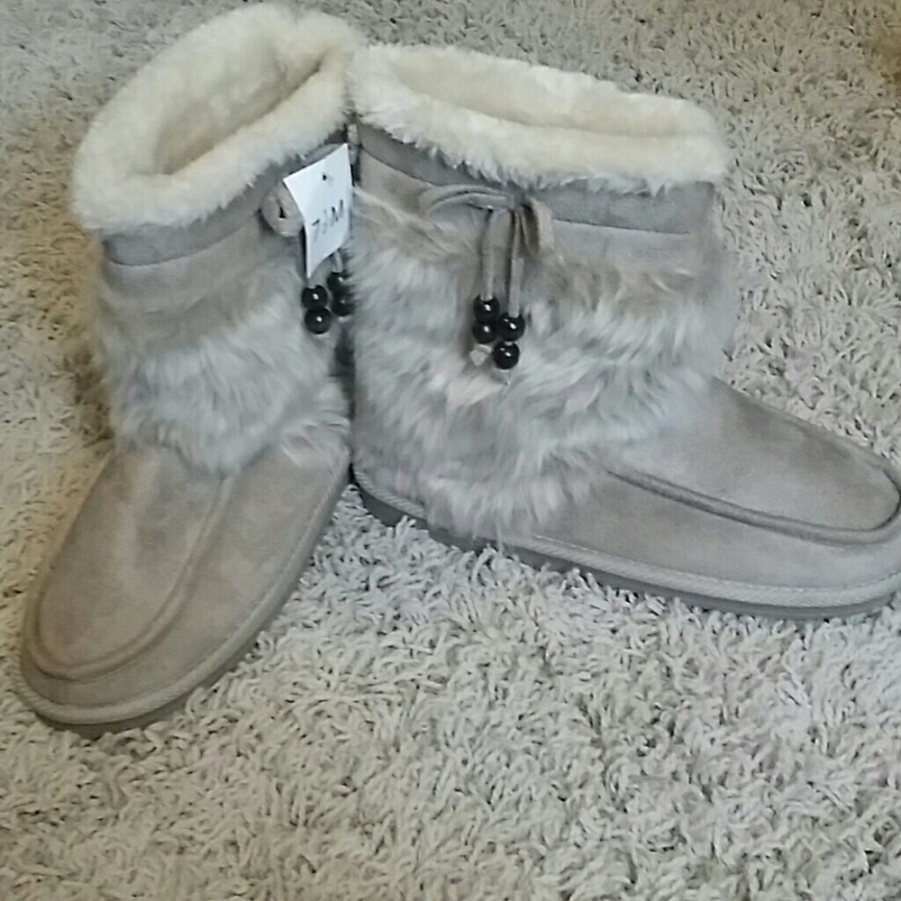 Super cute boots!! Size 7.5