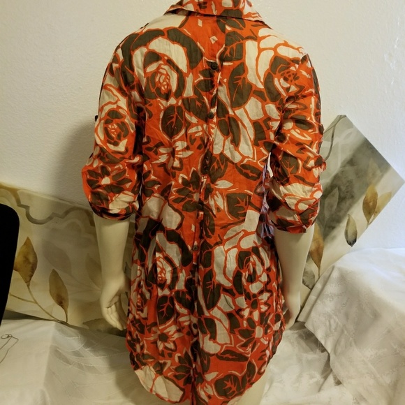 🌻Front and Back Button Down Tunic🌻 - Picture 2 of 3