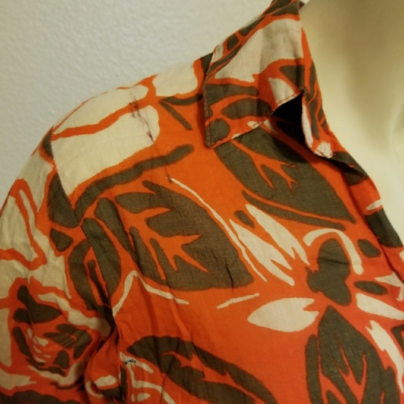 🌻Front and Back Button Down Tunic🌻 - Picture 3 of 3