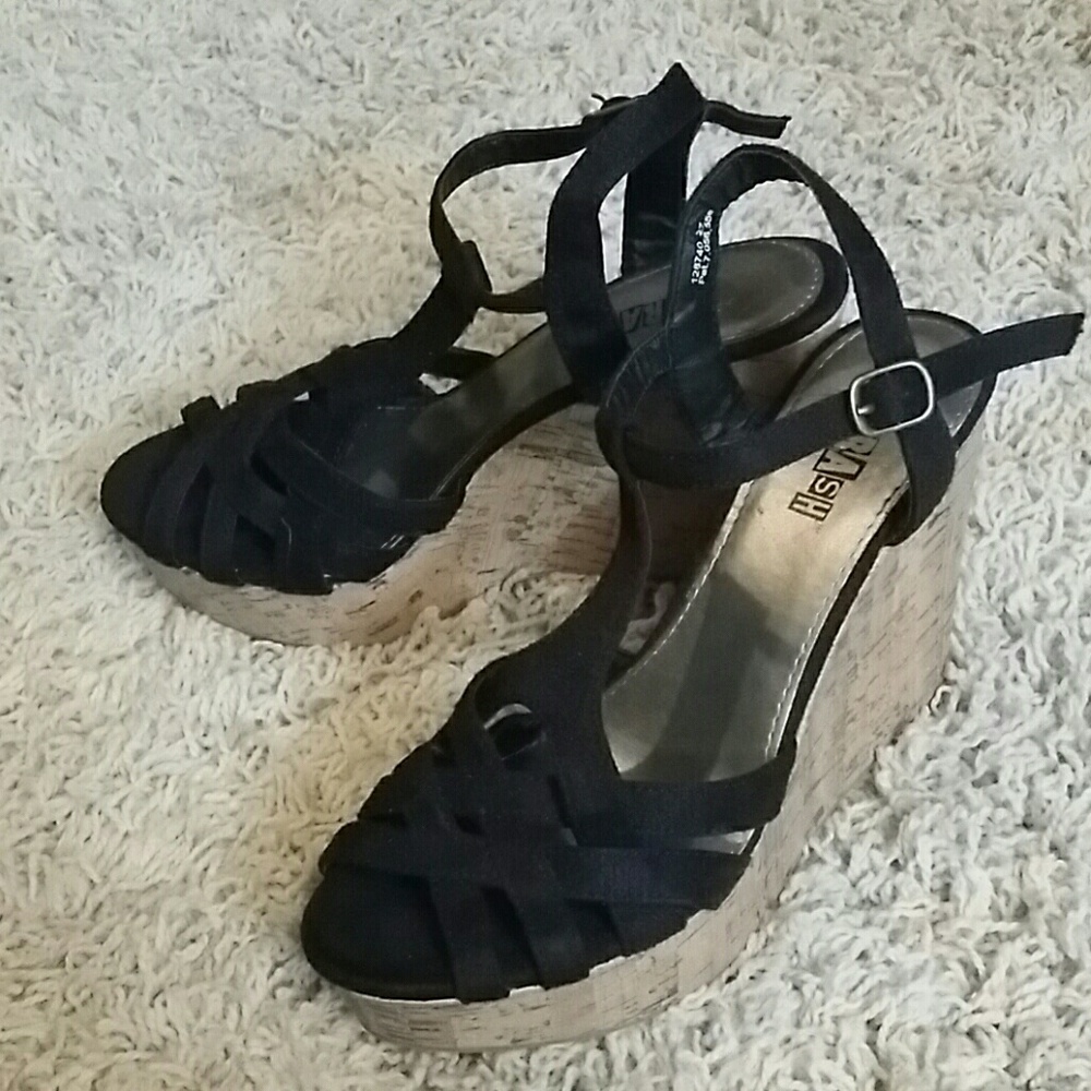 Size 8 black wedges