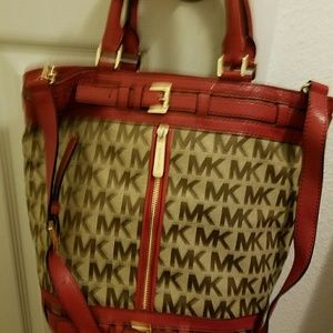 ***MICHAEL KORS PURSE ***