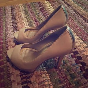 Jessica Simpson Tan/Gold Heels