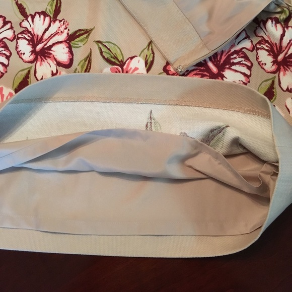 NWT LOFT lined short skirt Tan w/ Hibiscus flowers - Picture 4 of 4