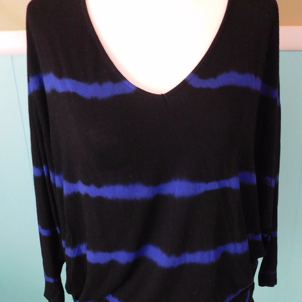 Guess by Marciano Black & Blue Batwing Top Size XS