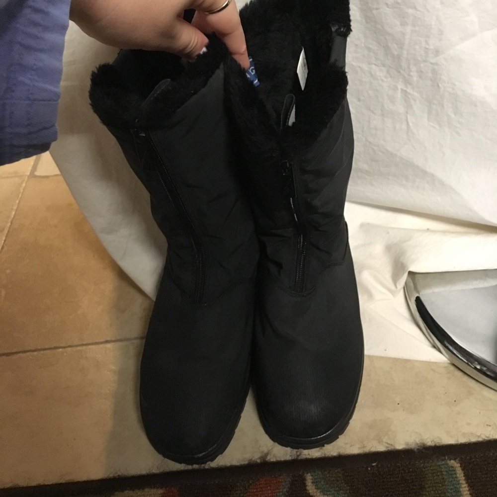 Winter boots- NEVER WORN