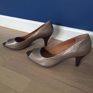 Clarks Cynthia Avant Peep-toe Pump