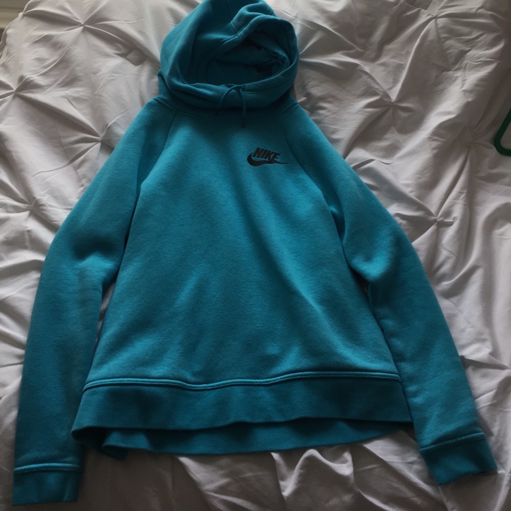 Nike Rally Funnel Neck sweatshirt