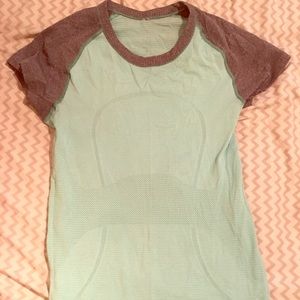 Lululemon t shirt