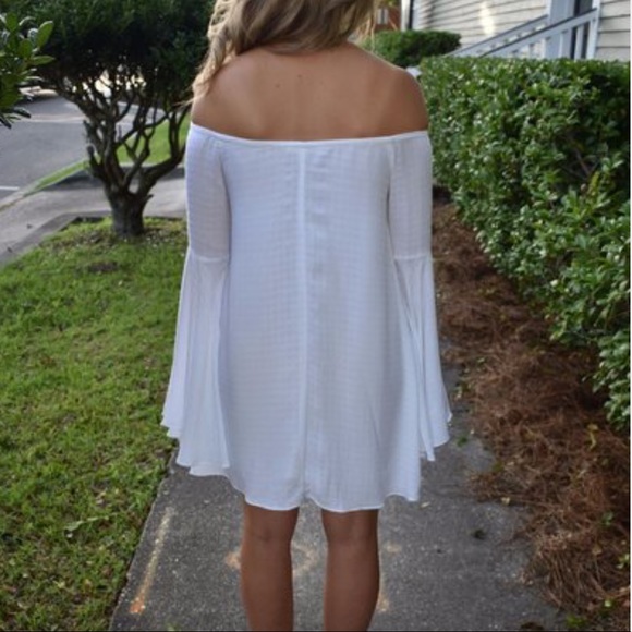 White off shoulder dress with bell sleeves - Picture 4 of 4