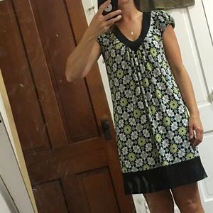 Everyday dress with v neck