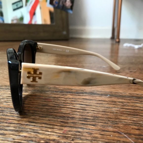 Tory Burch authentic sunglasses main image 4