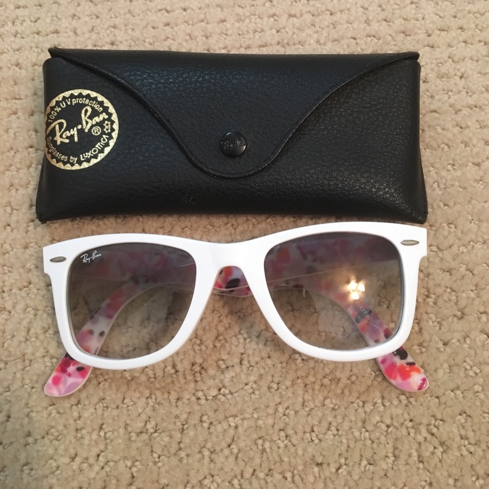 AUTHENTIC RAY BAN WAYFARERS
