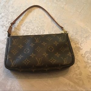 👜Sold👜 Authentic Louis Vuitton monogram pochette