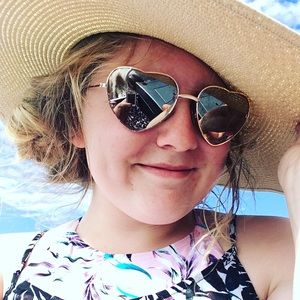 Meet your Posher, Olivia