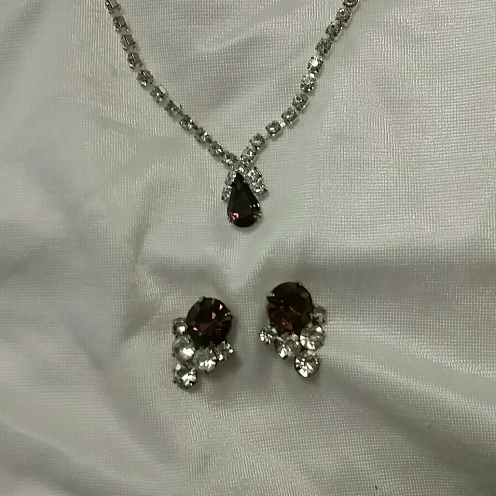 Teardrop necklace and earrings.