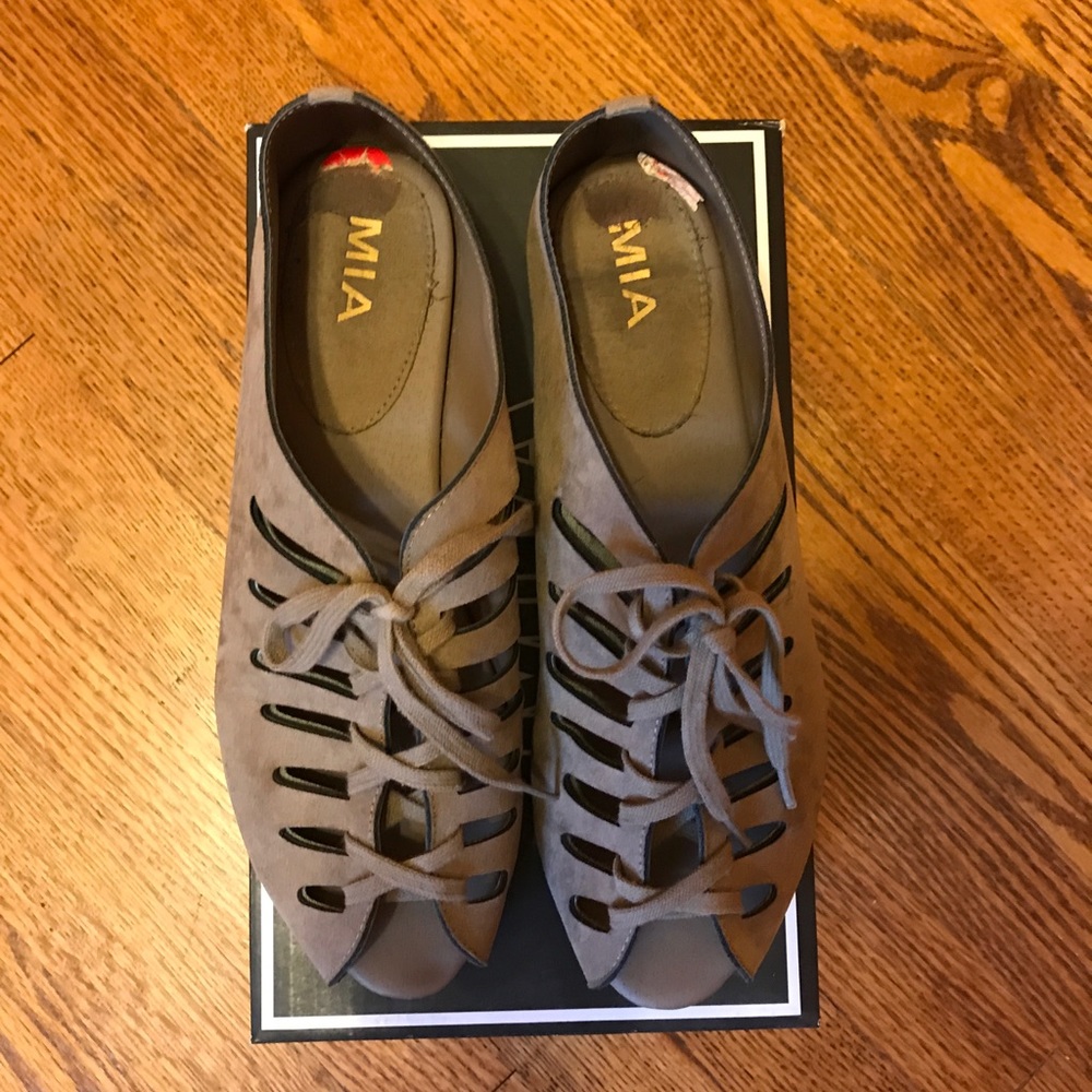 Mia sandals