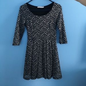 3/4 length sleeve dress w/ floral pattern