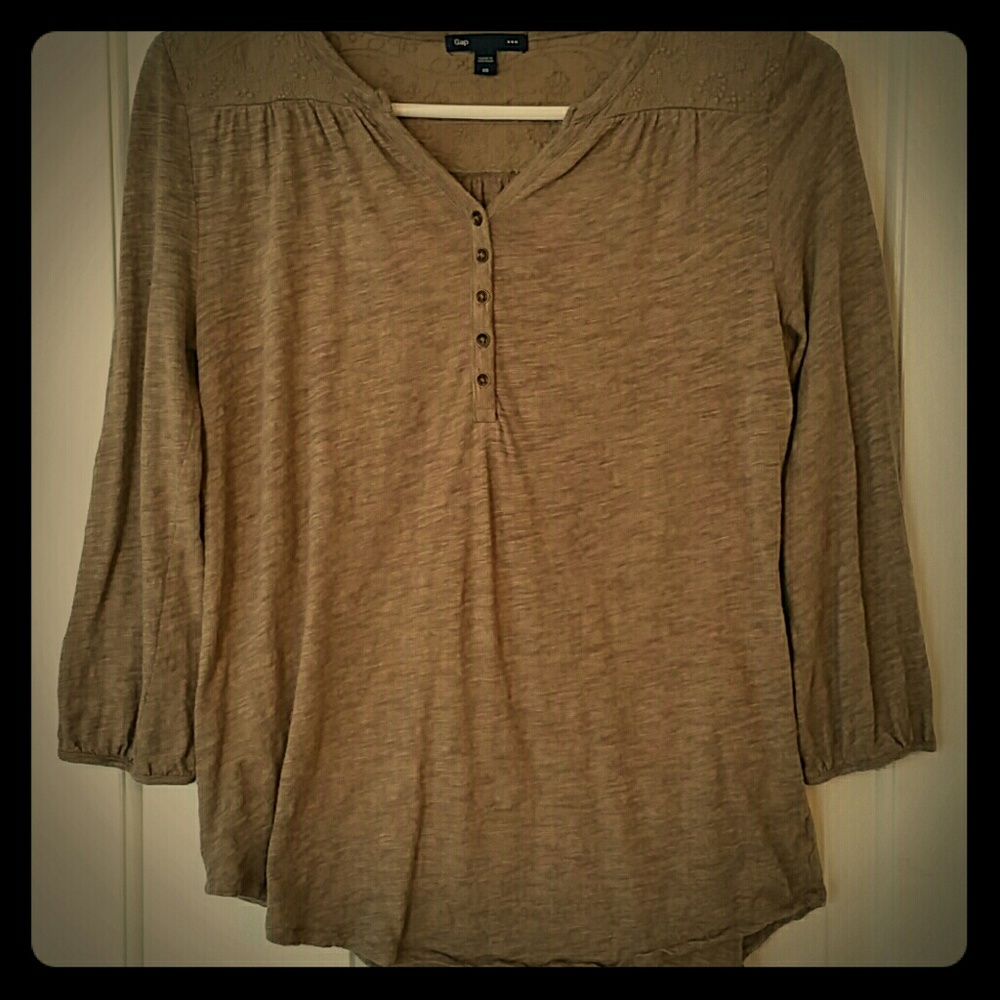 Gap shirt