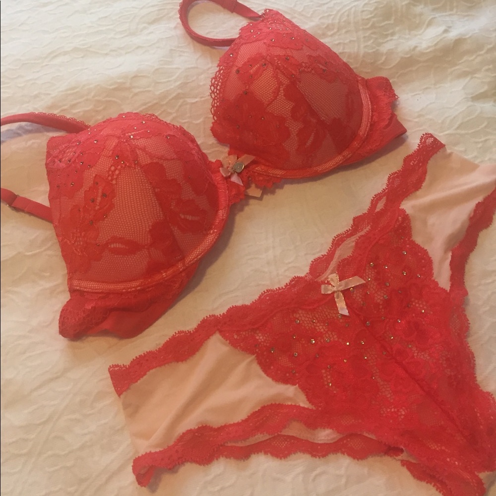 Body By Victoria Push up Bra 34C & matching cheeky