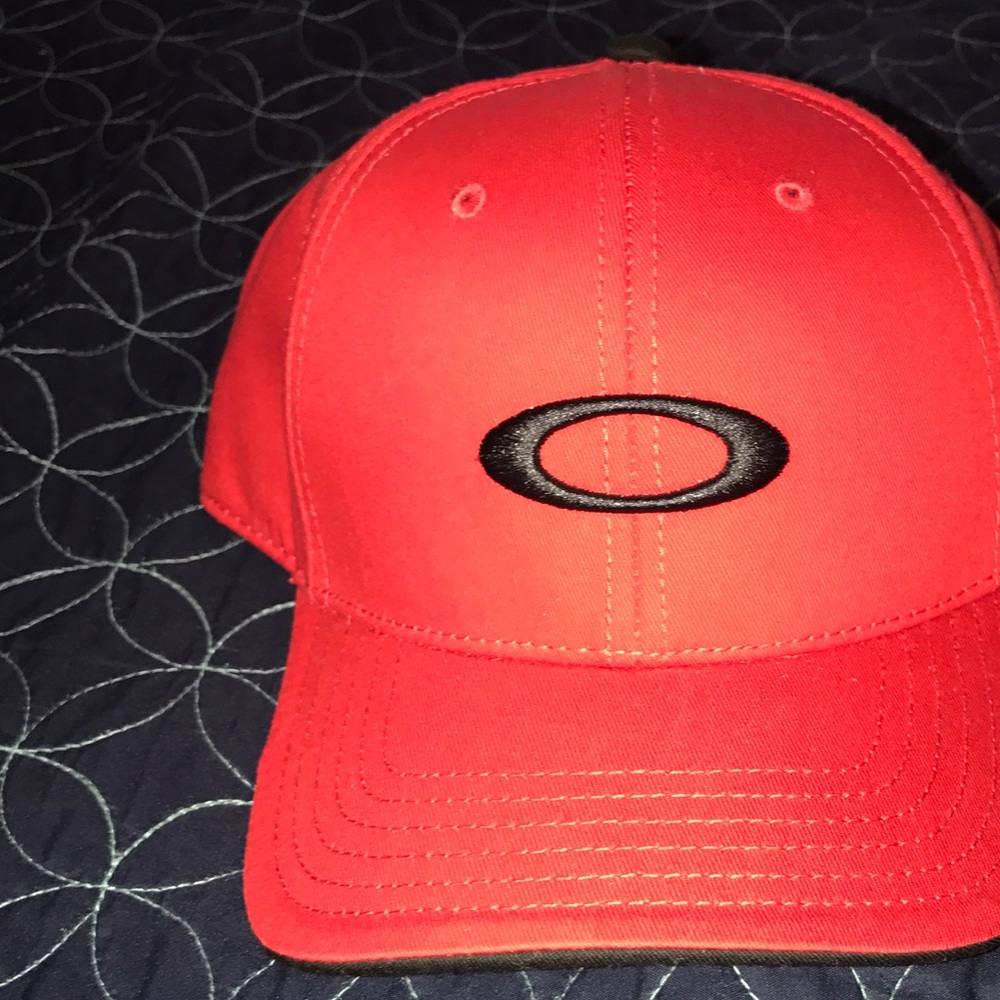 Red Oakley hat