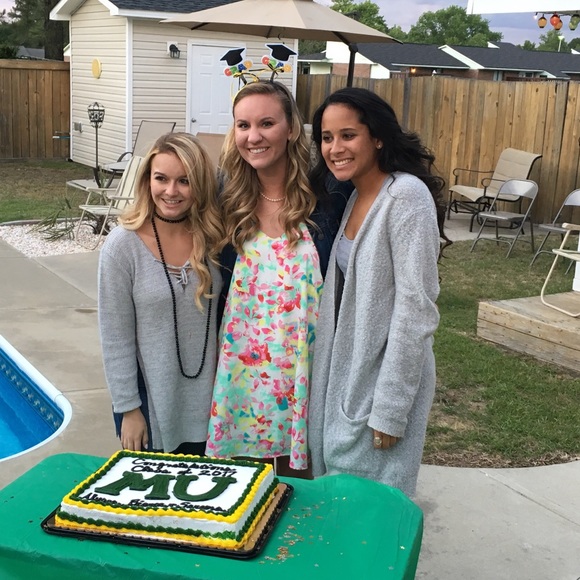 Welcome to my closet! 🎀 - Picture 2 of 6