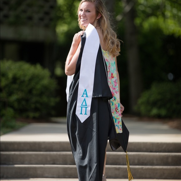 Welcome to my closet! 🎀 - Picture 4 of 6