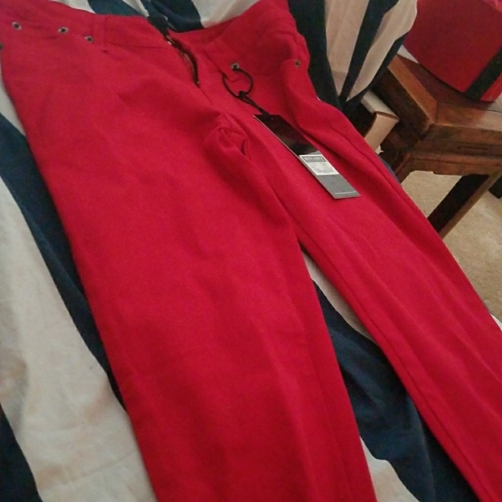 Jeans red