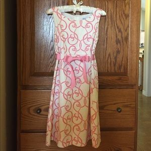 Sleeveless knee-length dress