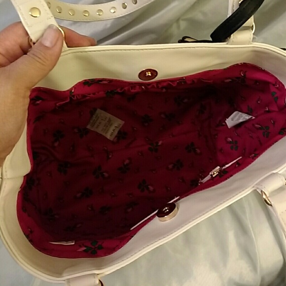 Hold Betsey johnson  bow nanza tote blk cream NWT - Picture 6 of 8