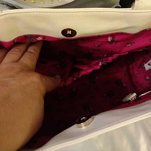 Hold Betsey johnson  bow nanza tote blk cream NWT - Picture 7 of 8