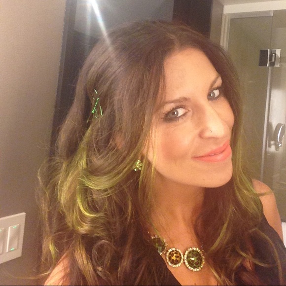 Meet your Posher, Beth - Picture 2 of 4