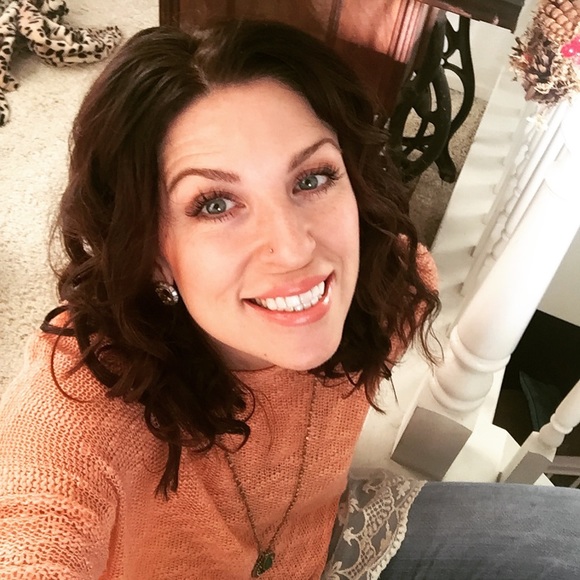 Meet your Posher, Beth - Picture 3 of 4