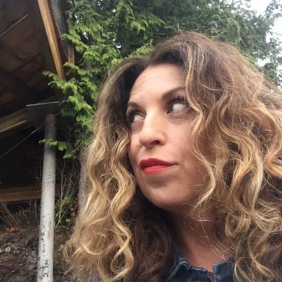 Meet your Posher, Beth - Picture 4 of 4