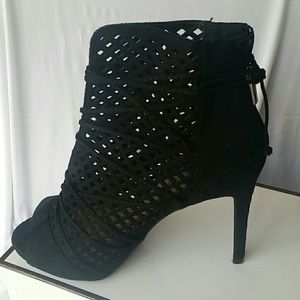 Zigi Soho black open toe booties/sandals