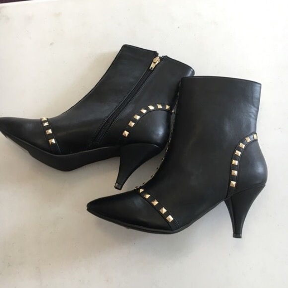 Black booties with gold studs - Picture 2 of 4