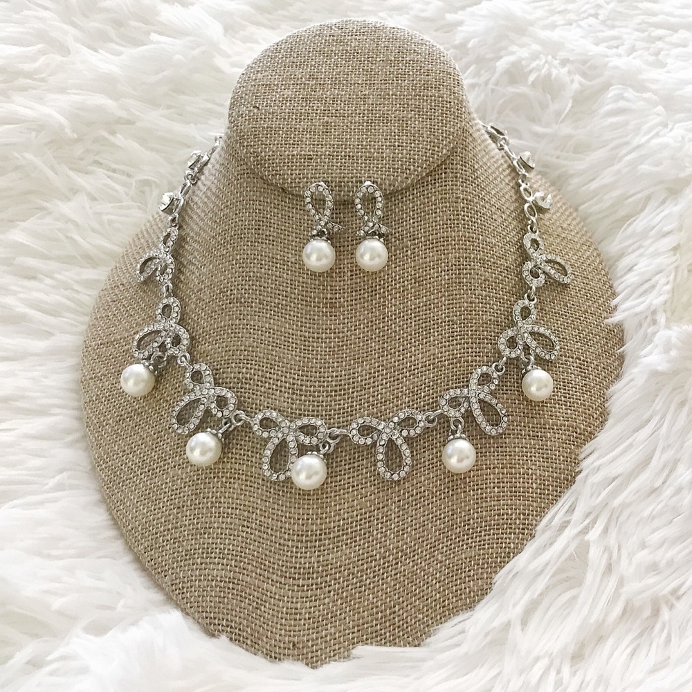 Bows and Pearls Necklace Set